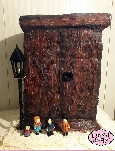 Narnia - a lost world behind the closet - Cake by Lenkydorty