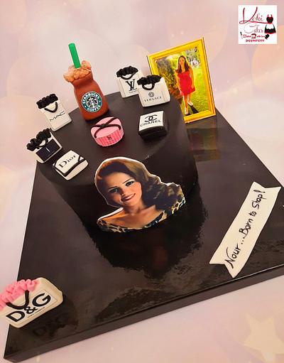 "Born to shop cake" - Cake by Noha Sami