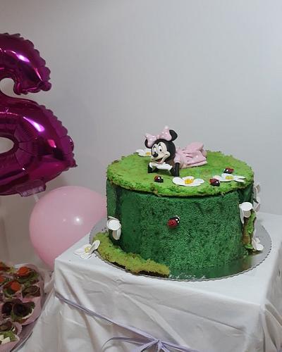 Minnie mouse with edible moss decoration  - Cake by Torte by Amina Eco