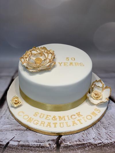 Golden wedding anniversary cake - Cake by Roberta