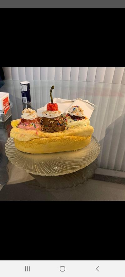 Banana split sundae cake - Cake by Elephant Bath Tub