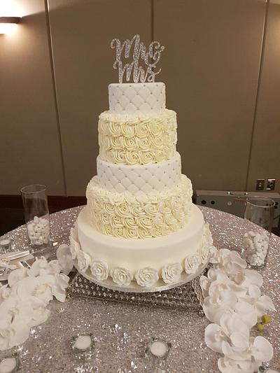 White wedding cake - Cake by inspireddecorator23