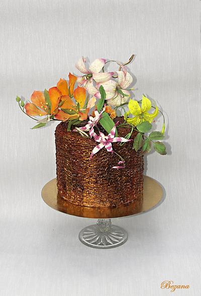Cake with flowers of edible paper - Cake by Zuzana Bezakova