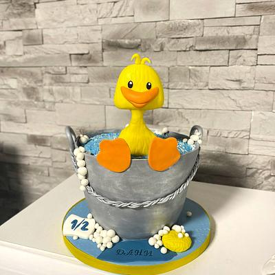 Yellow baby duck cake - Cake by Detelinascakes