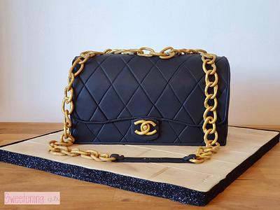 Chanel bag cake! - Cake by Teresa Relogio