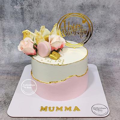 Floral Fault Line cake - Cake by Authentique Bites by Ekta & Nekta