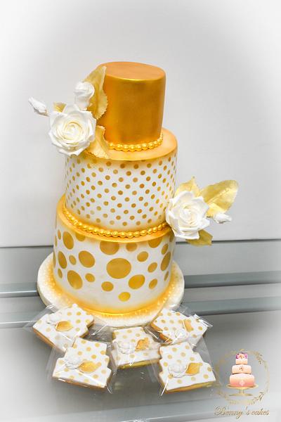Gold and dots for a princess of 10 - Cake by Benny's cakes