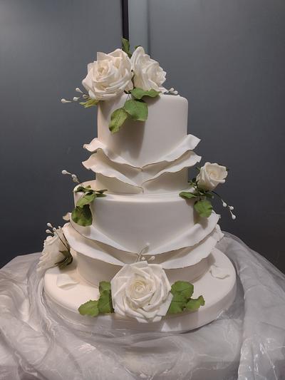 Classic Weding!  - Cake by Julissa 