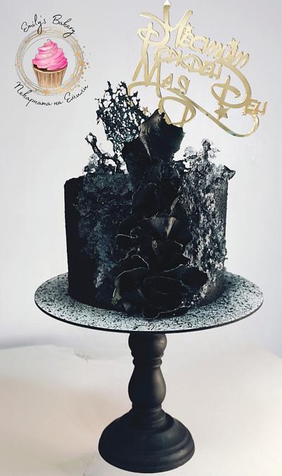 Black is beautiful 🖤 - Cake by Emily's Bakery