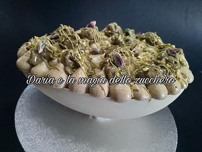  Pistachio stuffed easter egg - Cake by Daria Albanese