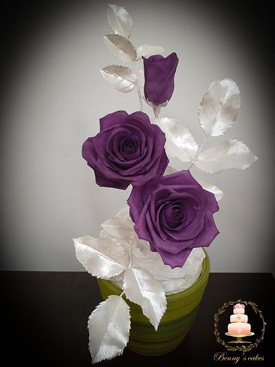 Purple roses - Cake by Benny's cakes