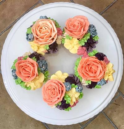 Hand piped flower cupcakes - Cake by Sugar by Rachel