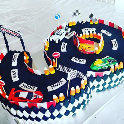 Birthday cake 9 - circuit car - Cake by Cocomademoiselle