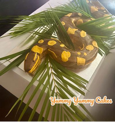 3D snake  - Cake by yummyyummycakes