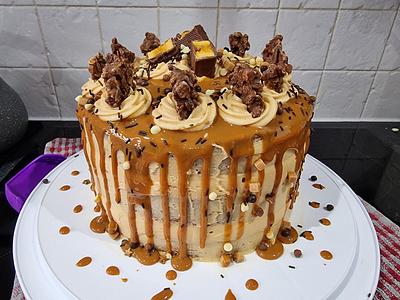 Crunchie caramel sponge cake - Cake by Ani Scarlet