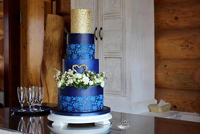 Royal blue wedding cake - Cake by Lorna