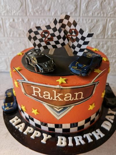 Cars cake with cookies and cupcakes  - Cake by Ratatouille
