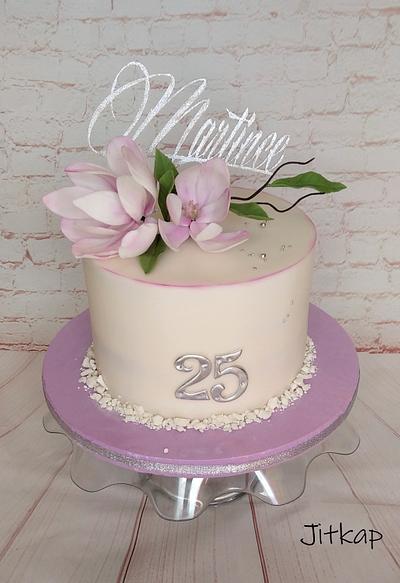 Magnolia birthday cake - Cake by Jitkap