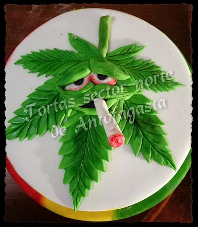 Cannabis - Cake by Isabel Ormeño Lamas 