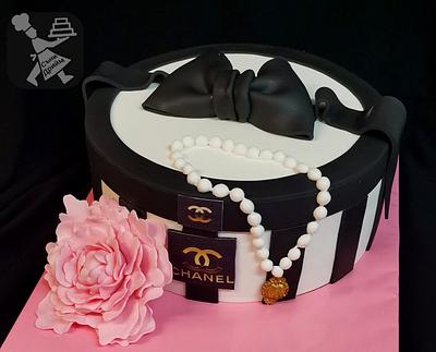 Cake Chanel box - Cake by Sunny Dream
