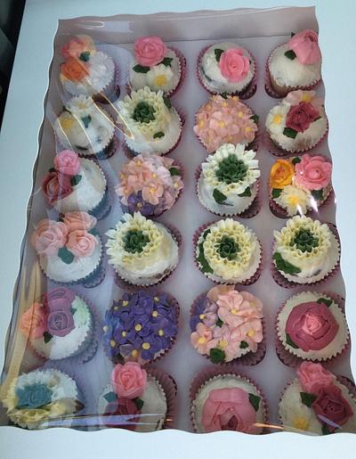 Spring flowers cupcakes - Cake by Ann