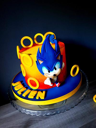 Sonic the Hedgehog  - Cake by Radoslava Kirilova (Radiki's Cakes)
