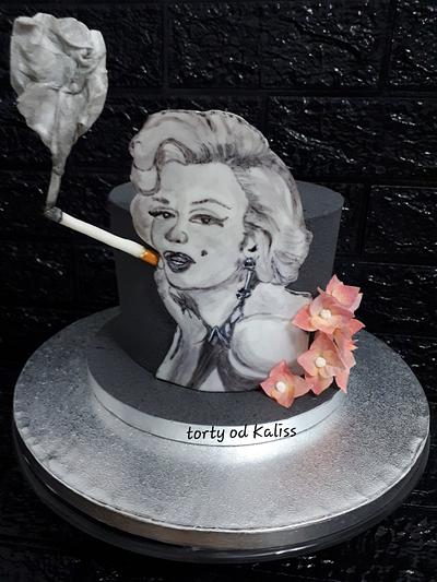 Marilyn Monroe with a cigarette - Cake by Kaliss