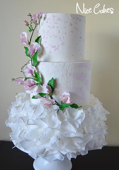 Sweet peas wedding cake - Cake by Paula Rebelo