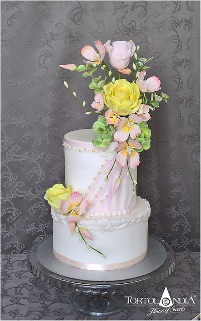 Wedding cake with sugar bouquet - Cake by Tortolandia