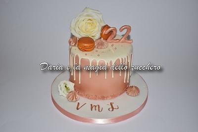 Rose Gold drip cake - Cake by Daria Albanese
