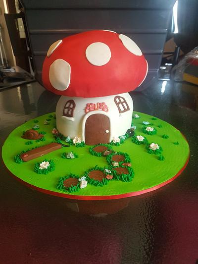 Mushroom House - Cake by Vicky