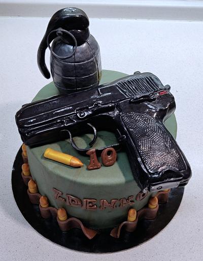 Gun and grenade - Cake by Majka Maruška