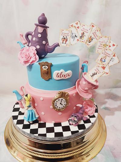 Alice in Wonderland - Cake by ClaudiaSugarSweet