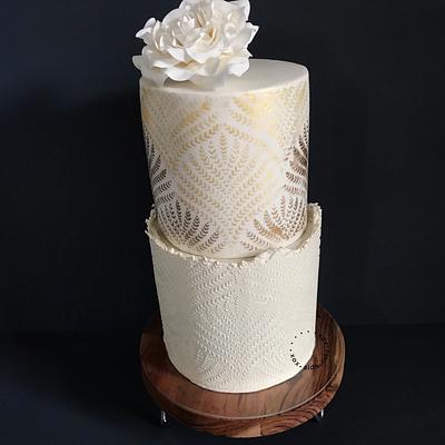 White Beauty  - Cake by xox.aida.cake.xox