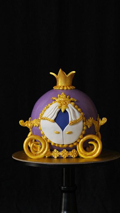 Princess Pinata cake - Cake by Cakeinthebox