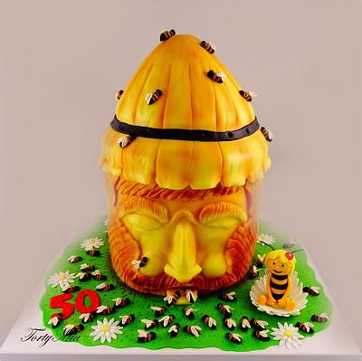 Bee hive cake - Cake by TortyMia