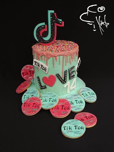 Tik Tok cake & cookies - Cake by Diana