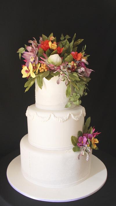 Wedding Cake & exotic flowers - Cake by Carol Pato