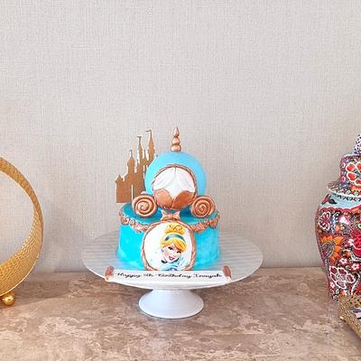 Cinderella themed cake  - Cake by Shorna's Cake Corner