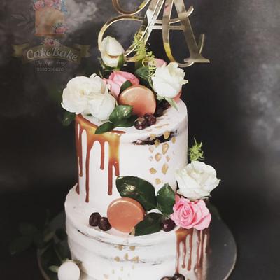 Rustic looking wedding cake in whipped cream  - Cake by Cakebake