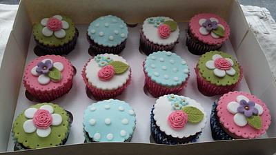 Vintage cupcakes - Cake by Karen's Kakery
