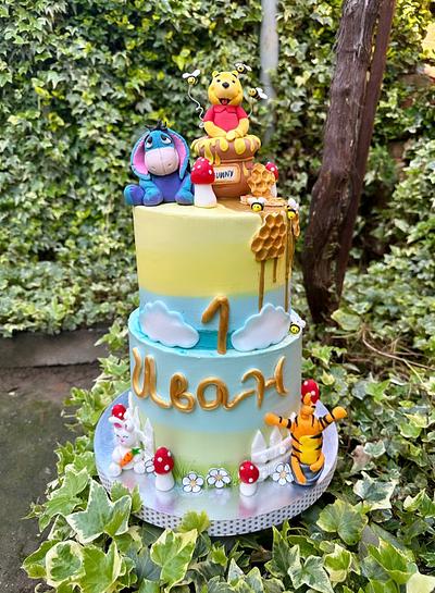 Winnie the Pooh  - Cake by DaraCakes