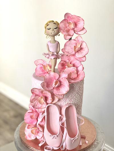Pretty ballerina  - Cake by Sandy Lawrenson - Sweet 'n  Sassy