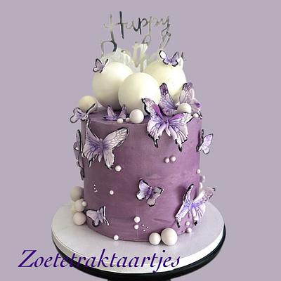 Butterflies, purple/white  - Cake by Mo