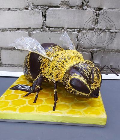 Bee cake by Victoria Zagorodnya  - Cake by Victoria