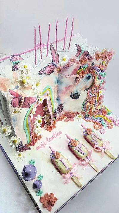 Enchanted unicorn book 🦄 - Cake by My little cakes