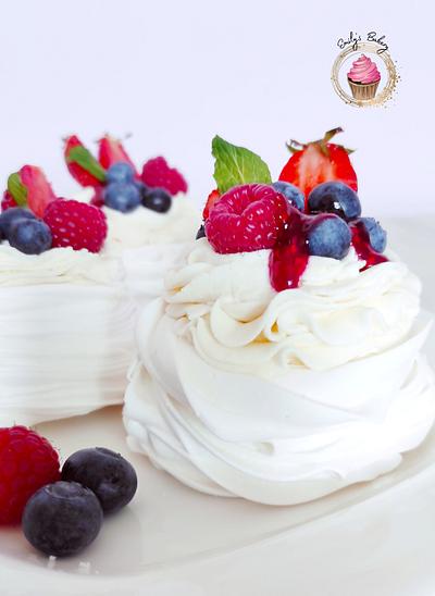 Mini Pavlova cakes - Cake by Emily's Bakery