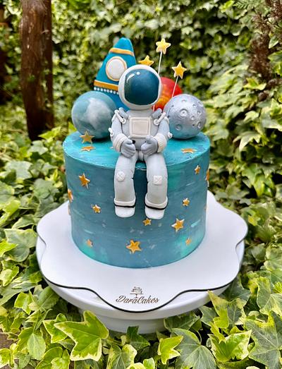 Space cake  - Cake by DaraCakes