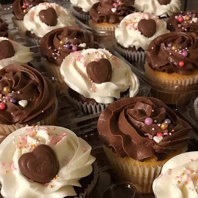 Jumbo Valentine Cupcakes - Cake by Wendy Army
