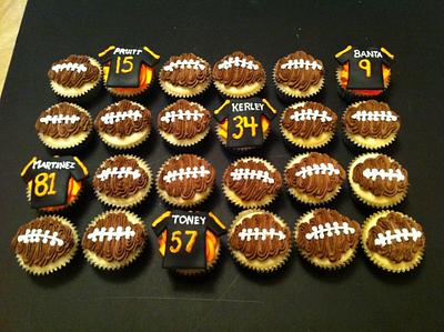 Football cupcakes - Cake by Woodcakes